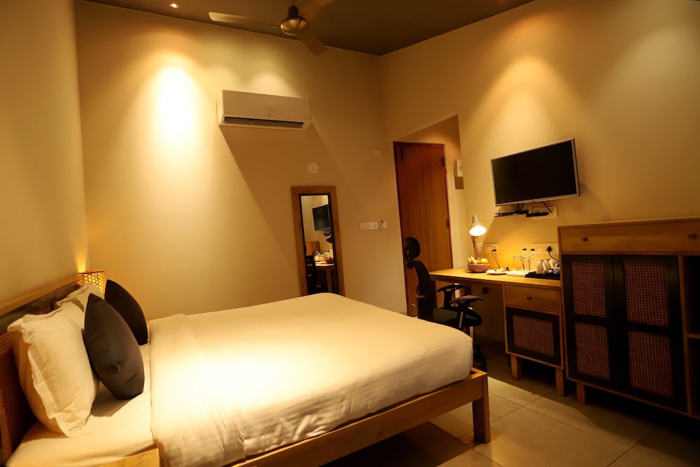 Deluxe Room - Photo 5