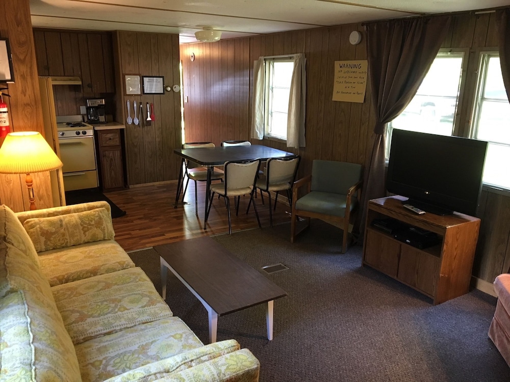 Traditional Mobile Home, 2 Bedrooms, Garden Area (Wildwood) photo 2