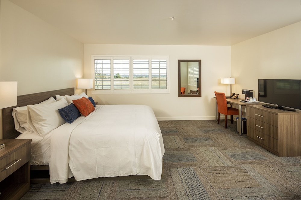 Deluxe Room, 1 King Bed - Photo 6