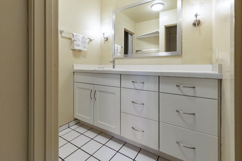 Suite, 1 Bedroom, Kitchen, Ocean View (2 Double Beds and a Sofa bed) - Photo 10