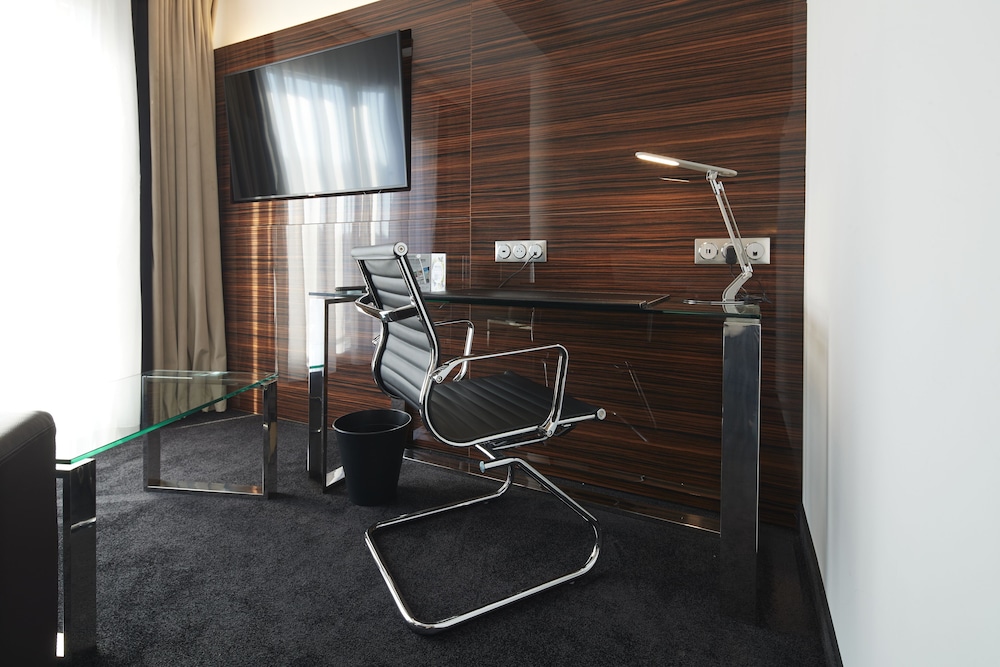 Superior Suite - Photo 7