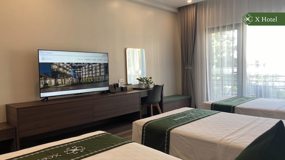 Business Triple Room, Pool View photo 3