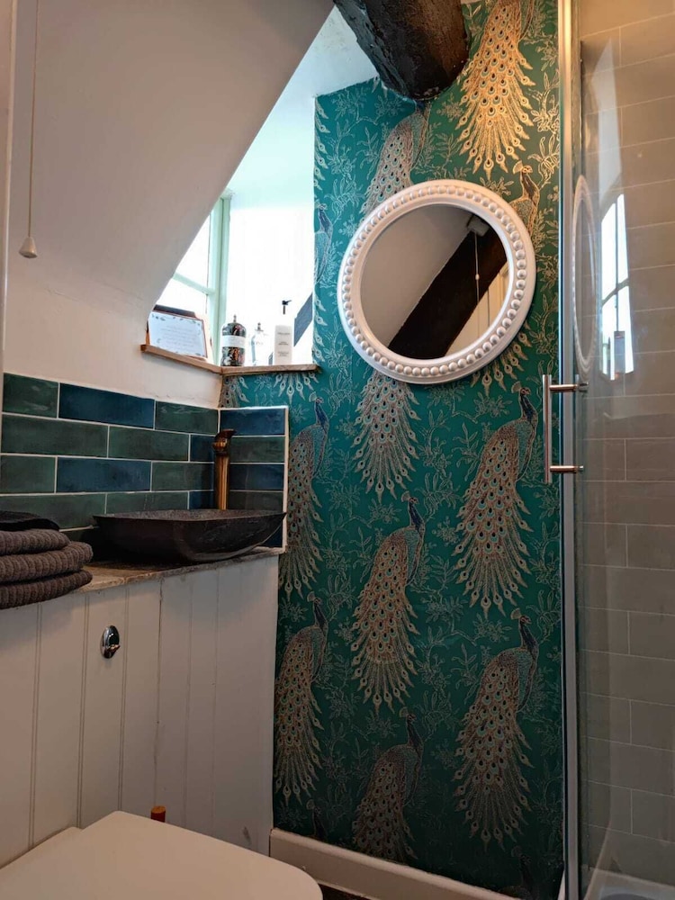 Basic Double Room, Ensuite - Photo 5