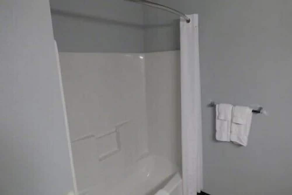 Standard Room, 2 Queen Beds, Non Smoking, Refrigerator & Microwave photo 3