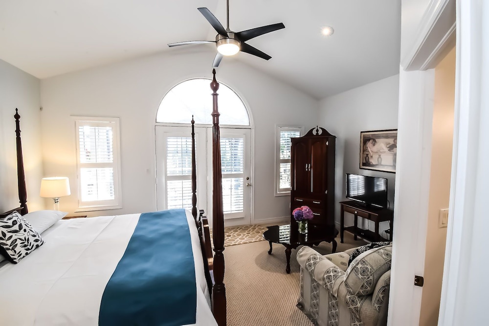 Cabernet King Suite