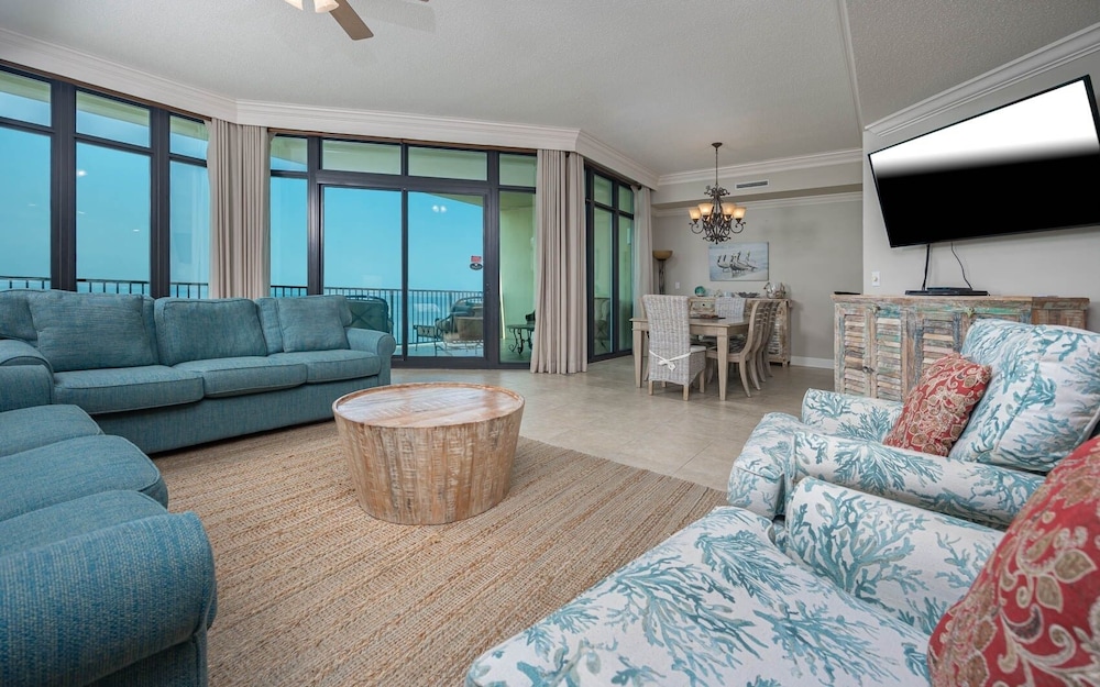 Condo, 3 Bedrooms