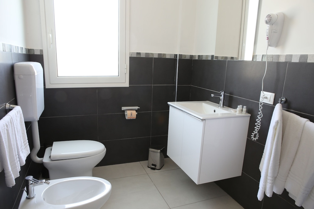 Deluxe Triple Room, Garden View - Photo 15