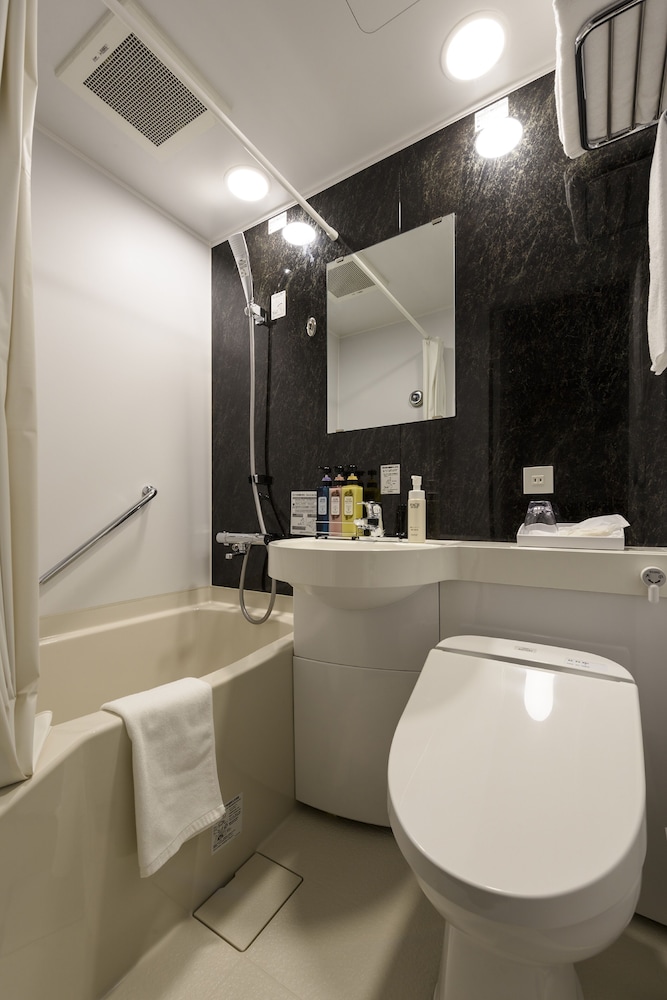 Single Room B, Non Smoking (2 Adults, Bed Width 140cm) photo 2