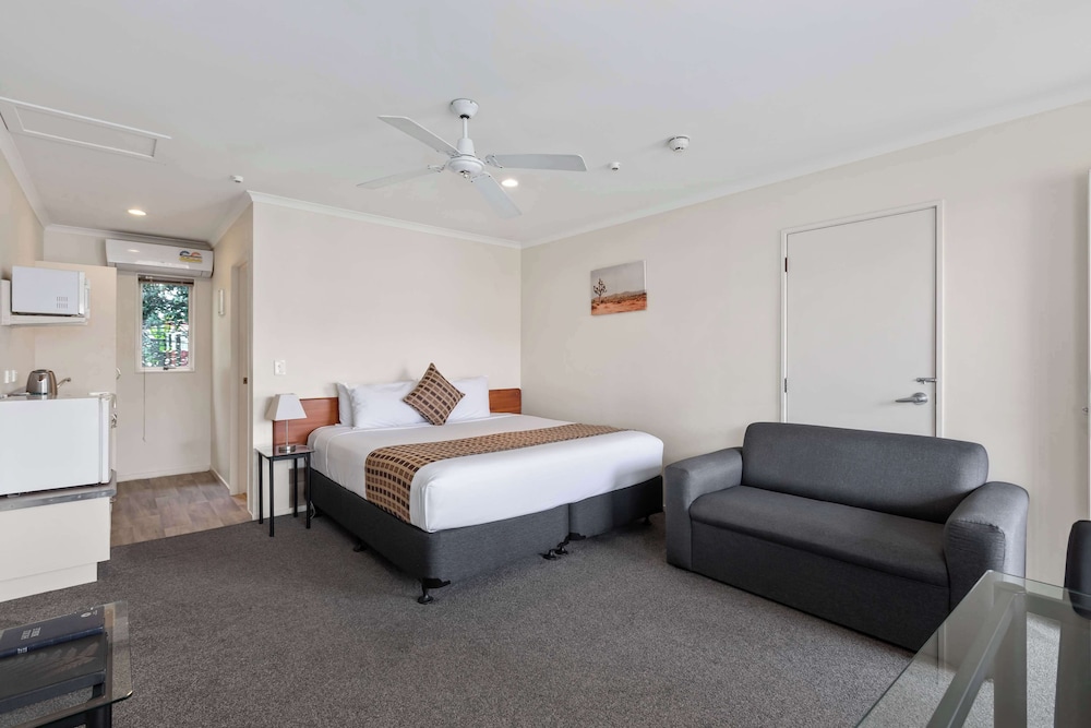 Executive Room, 1 King Bed, Non Smoking (Walk-In Shower;Larger Room)