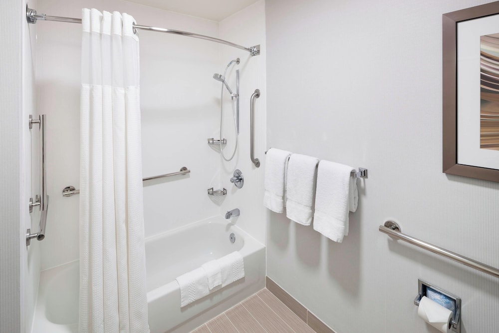 Room, 1 King Bed with Sofa bed (Mobility Accessible, Tub) - Photo 1