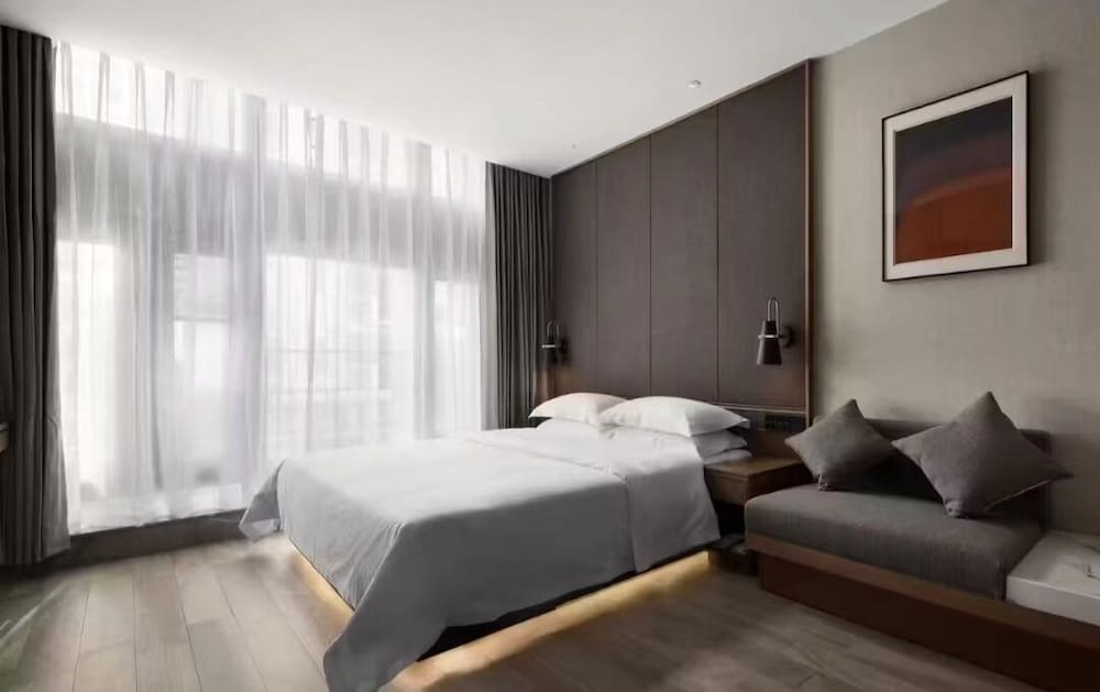 Superior Single Room, City View