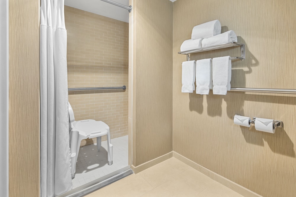 1 Single Standard Communications Mobility Accessible (one single bed) photo 3