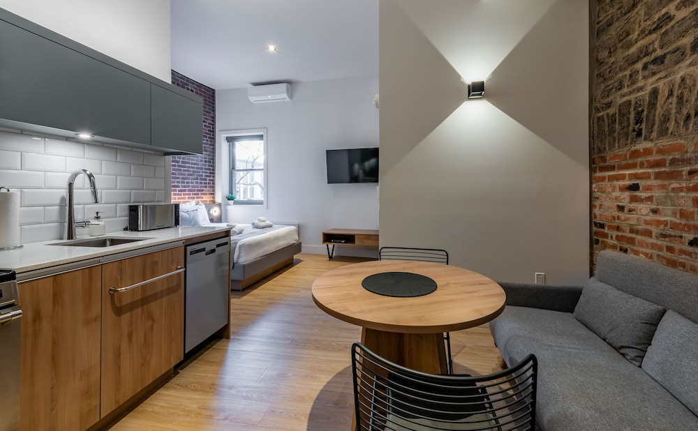 Superior Double Room thumbnail 6