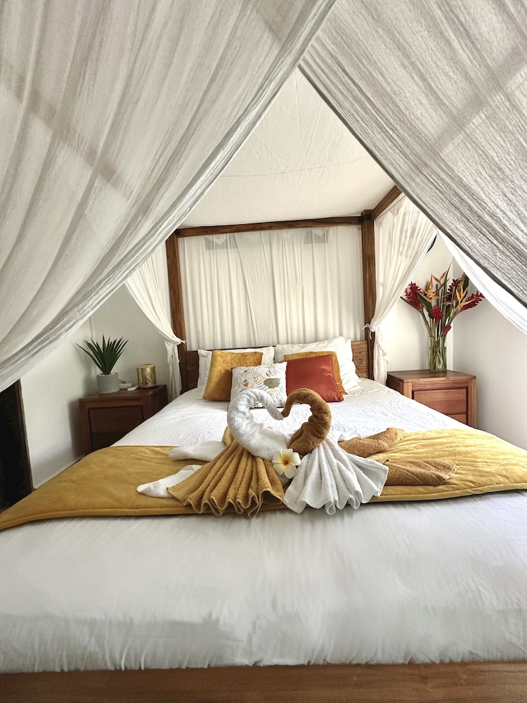 Studio, 1 Queen Bed, Pool View photo 1