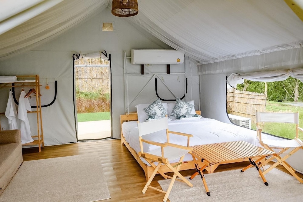 Executive Tent photo 1
