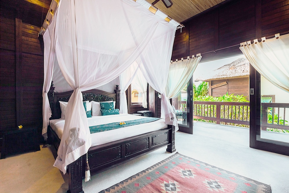 Double Room with Side Ocean View