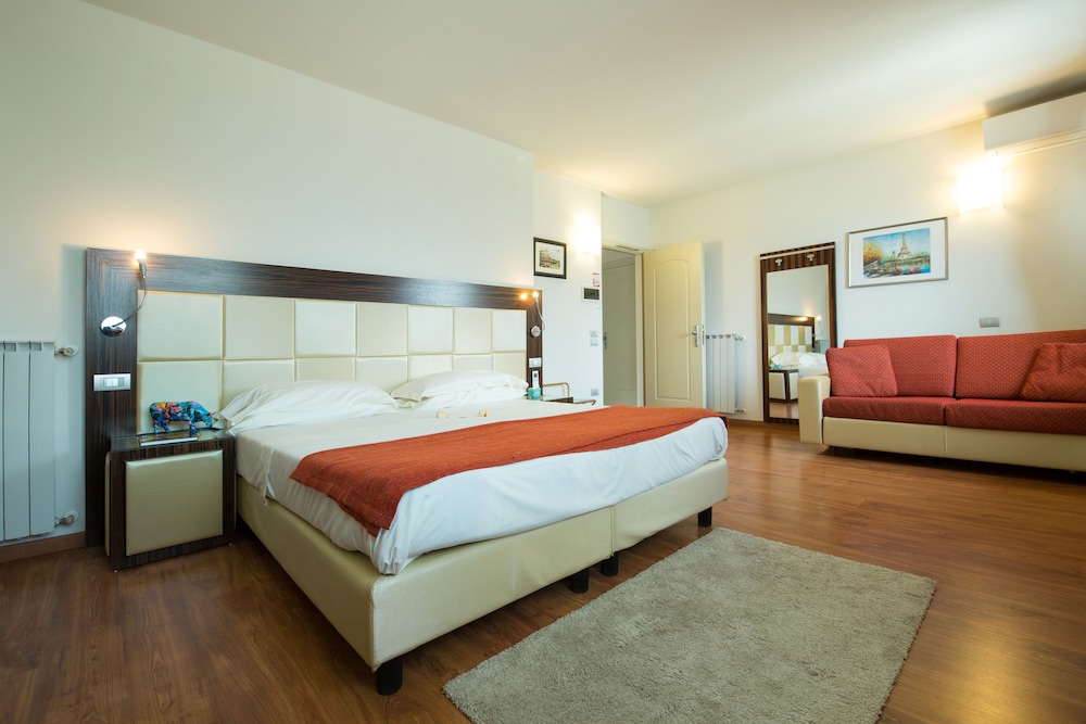 Junior Suite, Tower (Blue Sky) photo 1