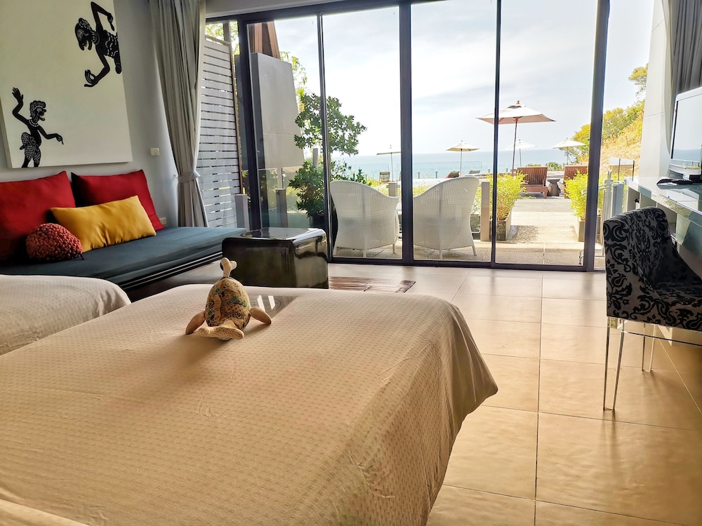 The Deluxe with Seaview - Photo 1