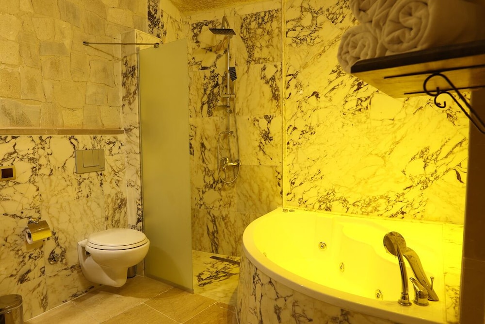 Mazi Family With Jacuzzi Room photo 2