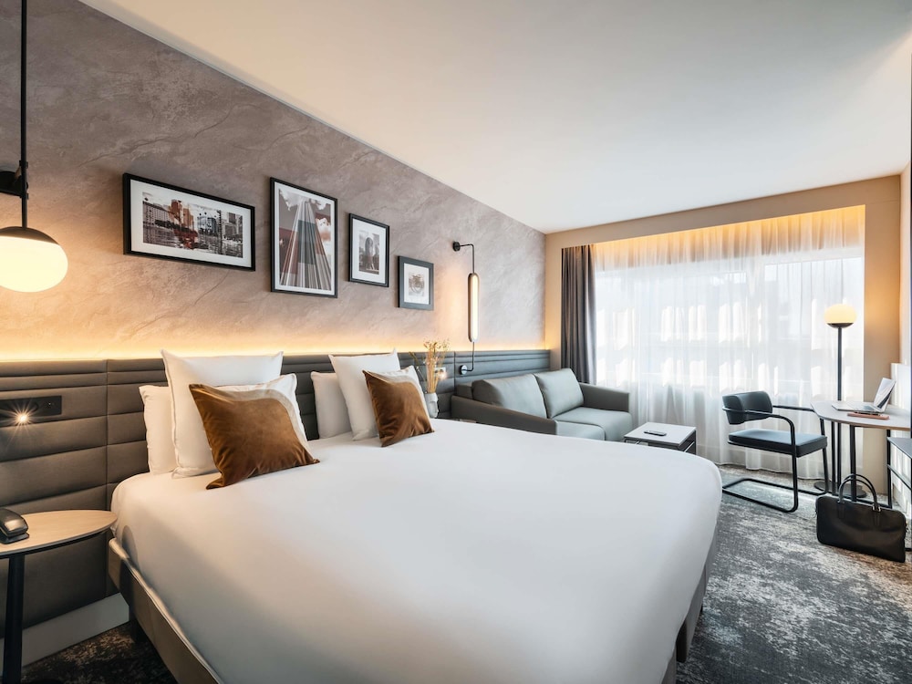 Executive Room, 1 King Bed with Sofa bed photo 1