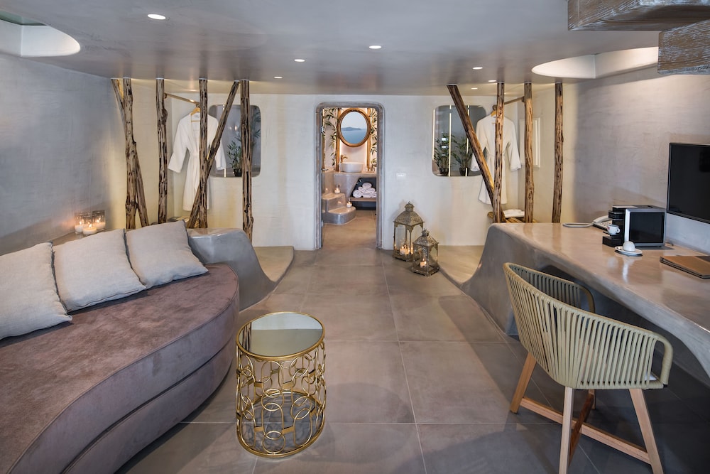 Grand Cave Suite indoor & outdoor Hot Tub - Photo 8