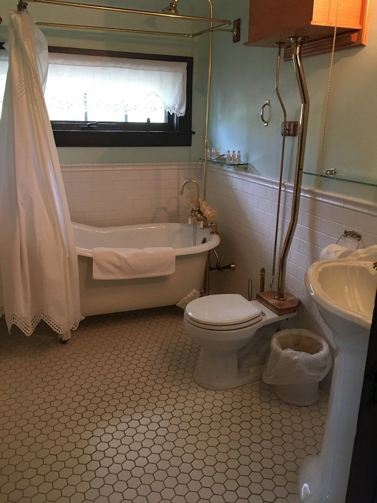 Standard Triple Room, Private Bathroom (Blanche Cascaden Room) photo 3