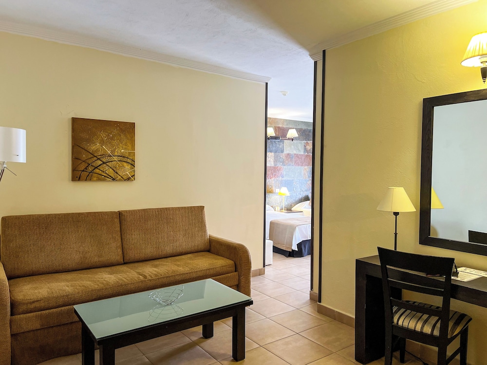 Family Suite, 1 Bedroom (2 Adults + 2 Children) - Photo 1