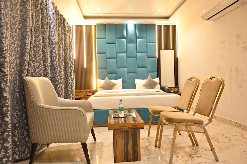 Luxury Suite, Balcony, City View