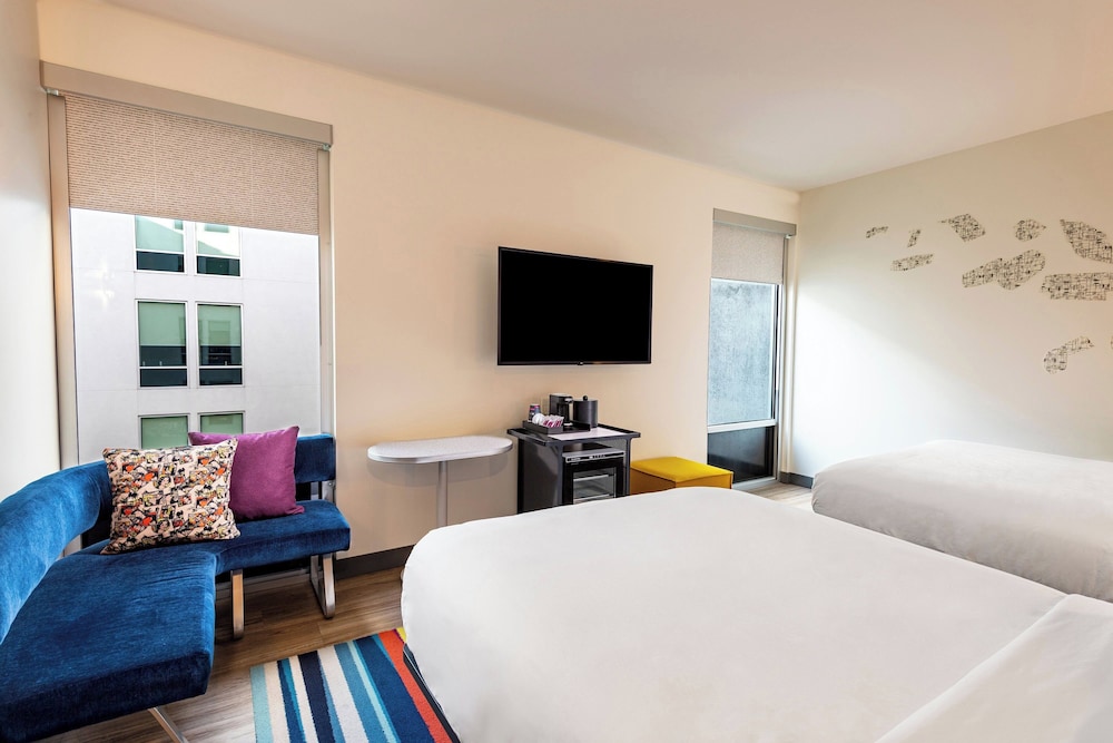Room, 2 Queen Beds (Mobility/Hearing Access, Roll-In Shwr) - Photo 3