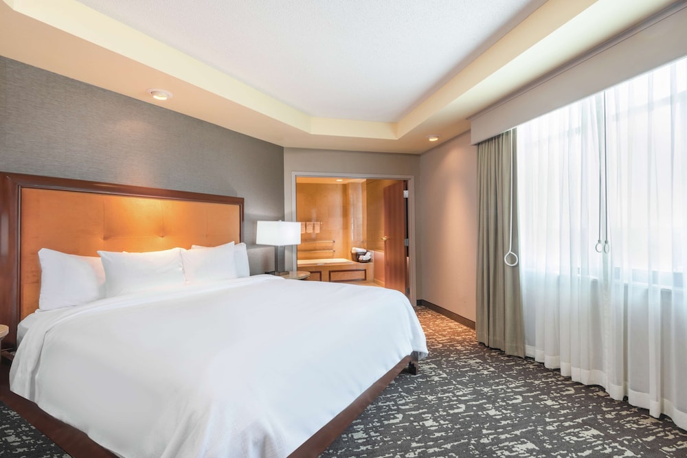 Presidential Room, 1 King Bed, Accessible (Mobility & Hearing, Roll-in Shower)
