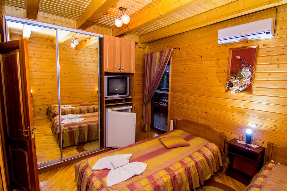 Standard Twin Room, Balcony photo 2