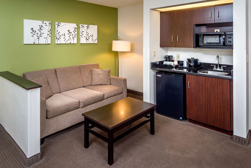 Suite, 1 Queen Bed with Sofa bed, Accessible, Non Smoking - Photo 3