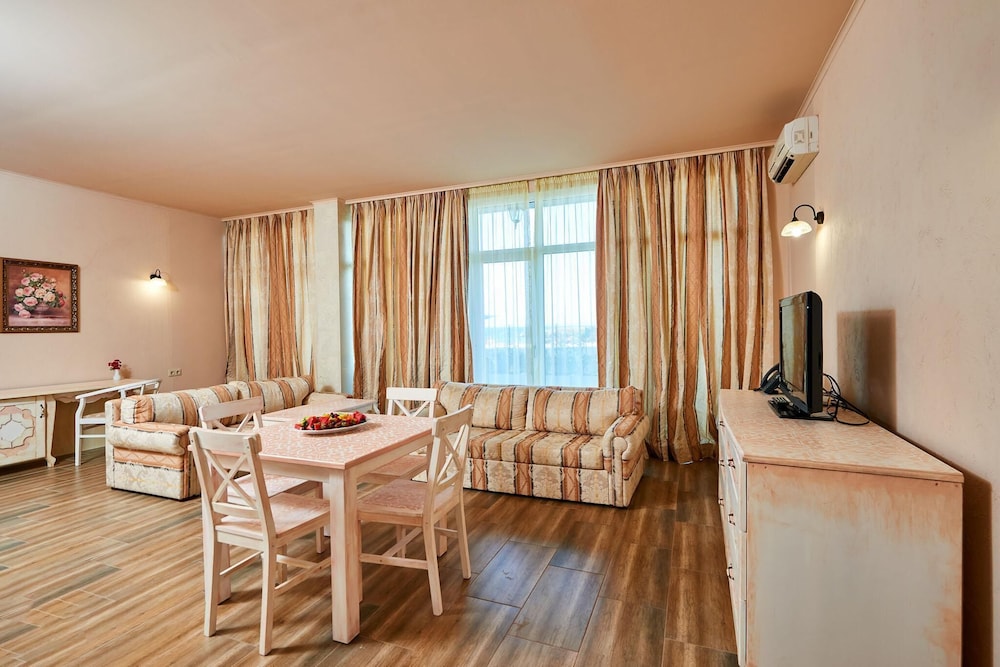 Two Bedroom Apartment Sea View photo 2