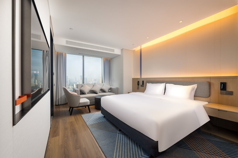 Standard Room, 1 King Bed (Extra Floor Space) photo 2