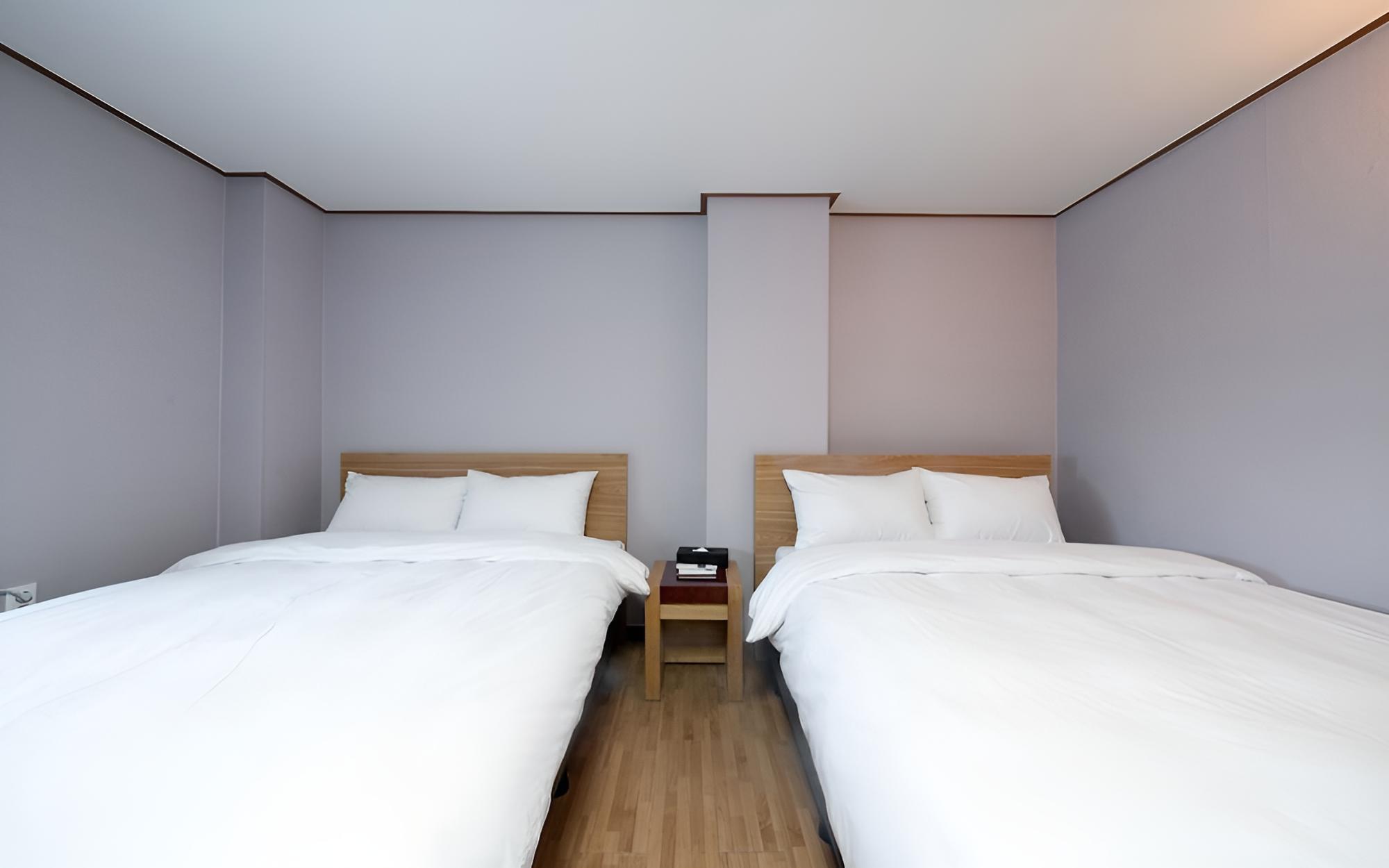 Room (Twin) - Photo 3
