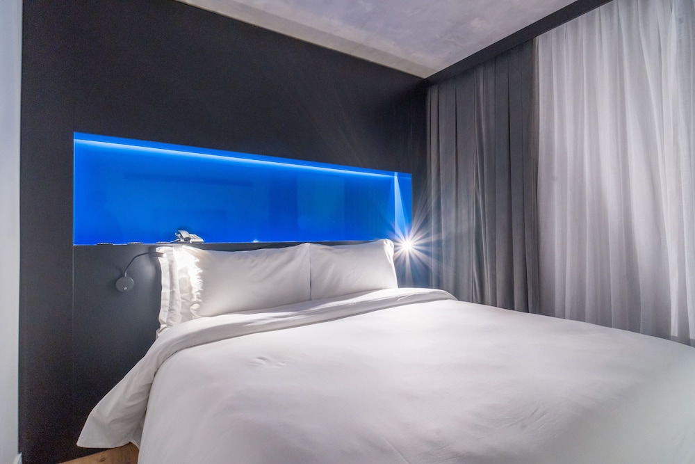 Superior Room, 1 Queen Bed - Photo 3