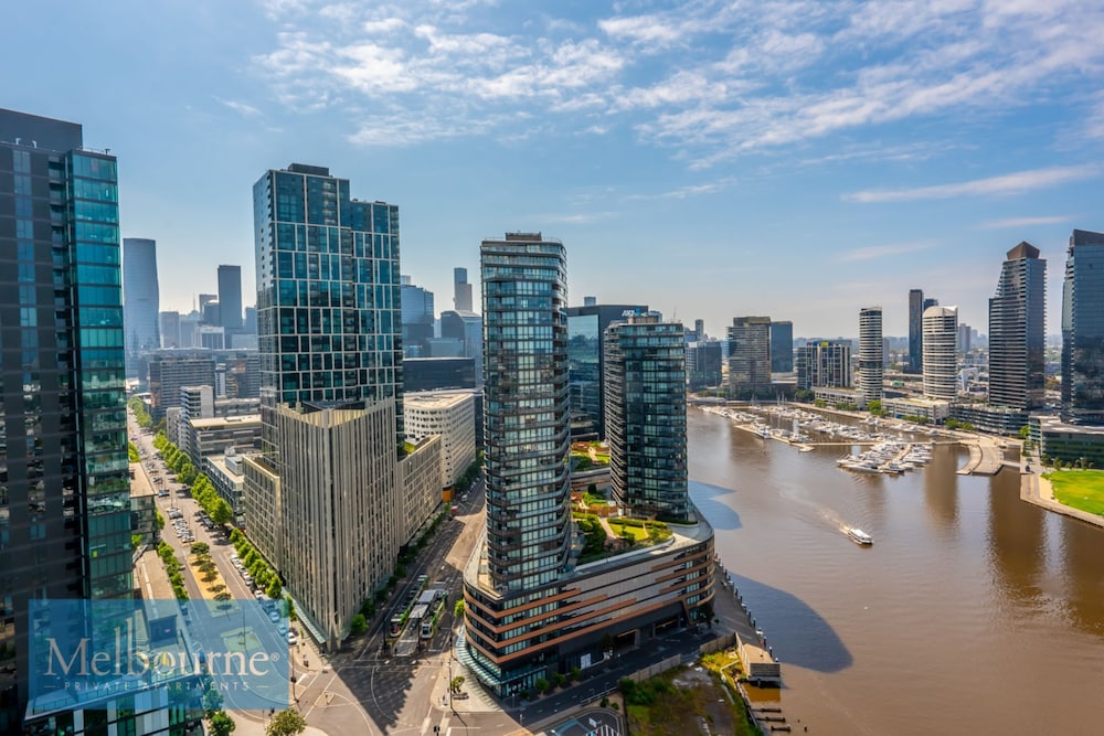 Sky High 3 Bedroom 2 Bathroom Apartment with Stadium & Harbour Views - Photo 7
