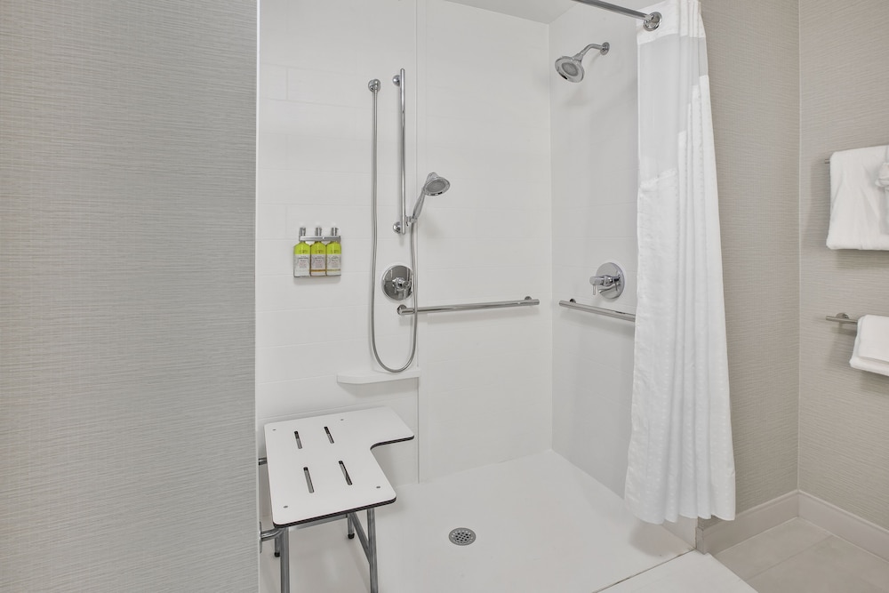 Standard Room, 2 Queen Beds, Accessible (Communications, Accessible Tub)