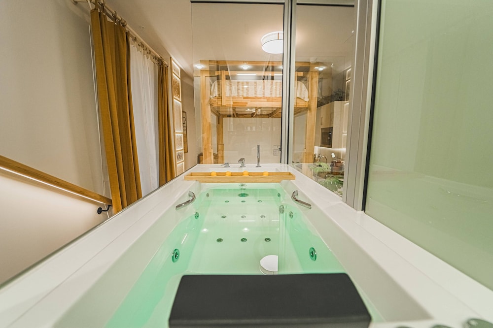 Luxury Suite photo 3