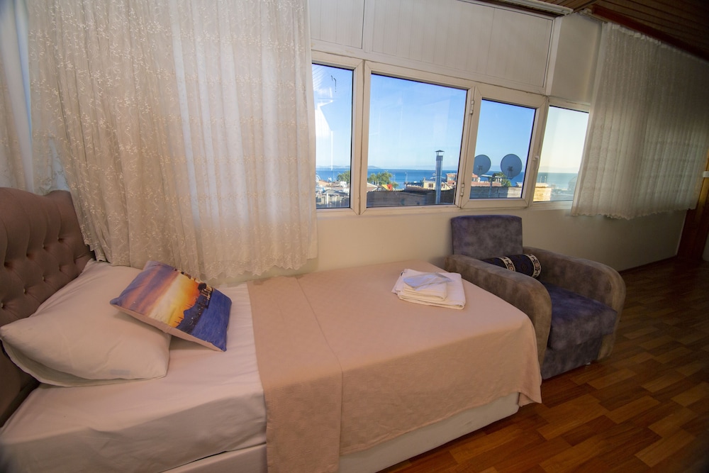Family Apartment, 1 Bedroom, Sea View photo 2