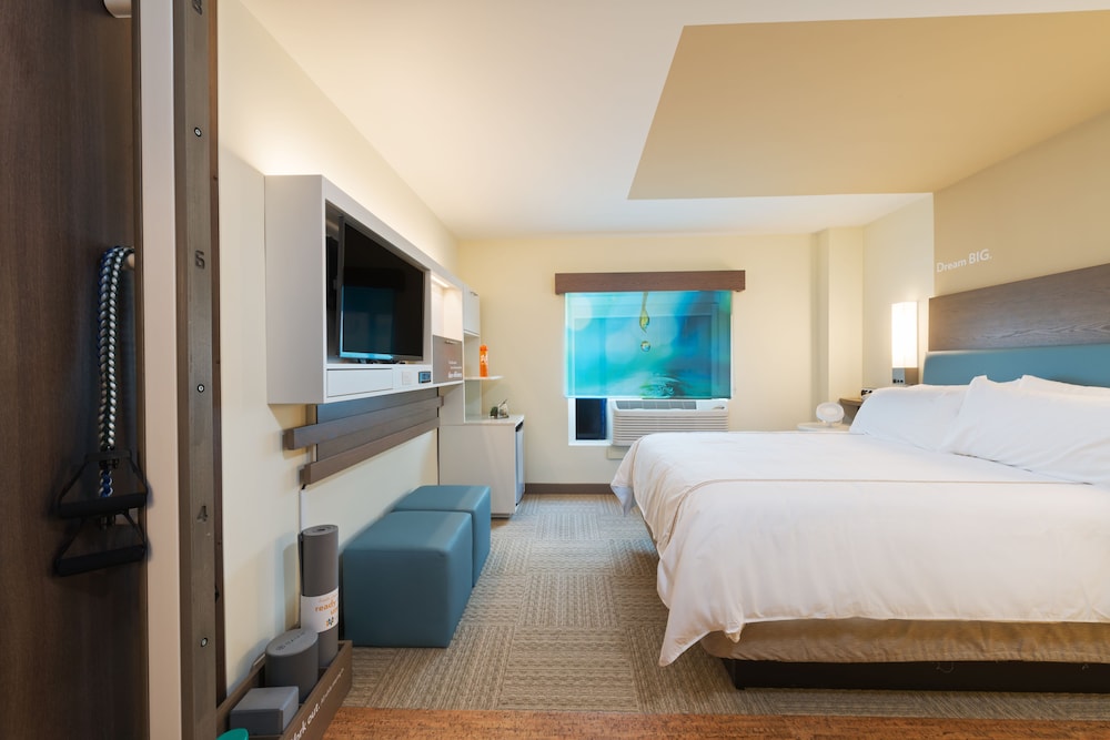 Standard Room, 1 Queen Bed, Accessible (Communications) - Photo 1