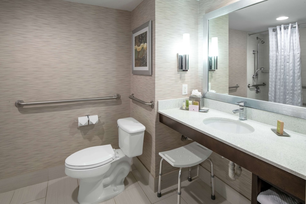 Room, 1 King, Accessible Tub, Balcony or Patio - Photo 7