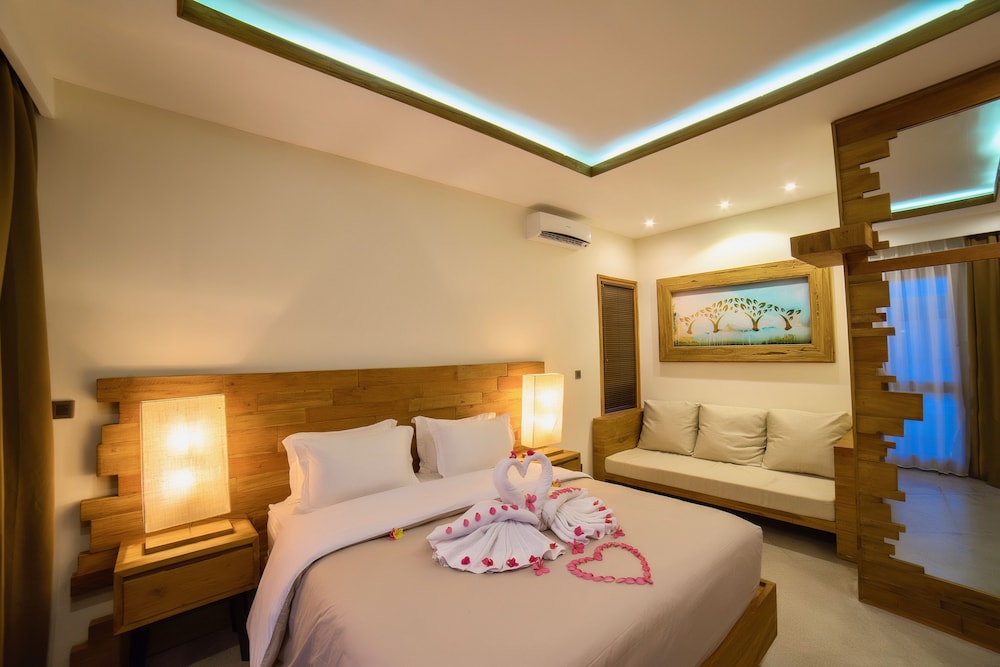 Deluxe Room, Pool View