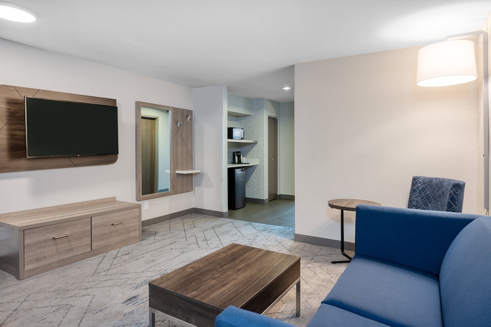 Suite, 1 Bedroom, Kitchen - Photo 3