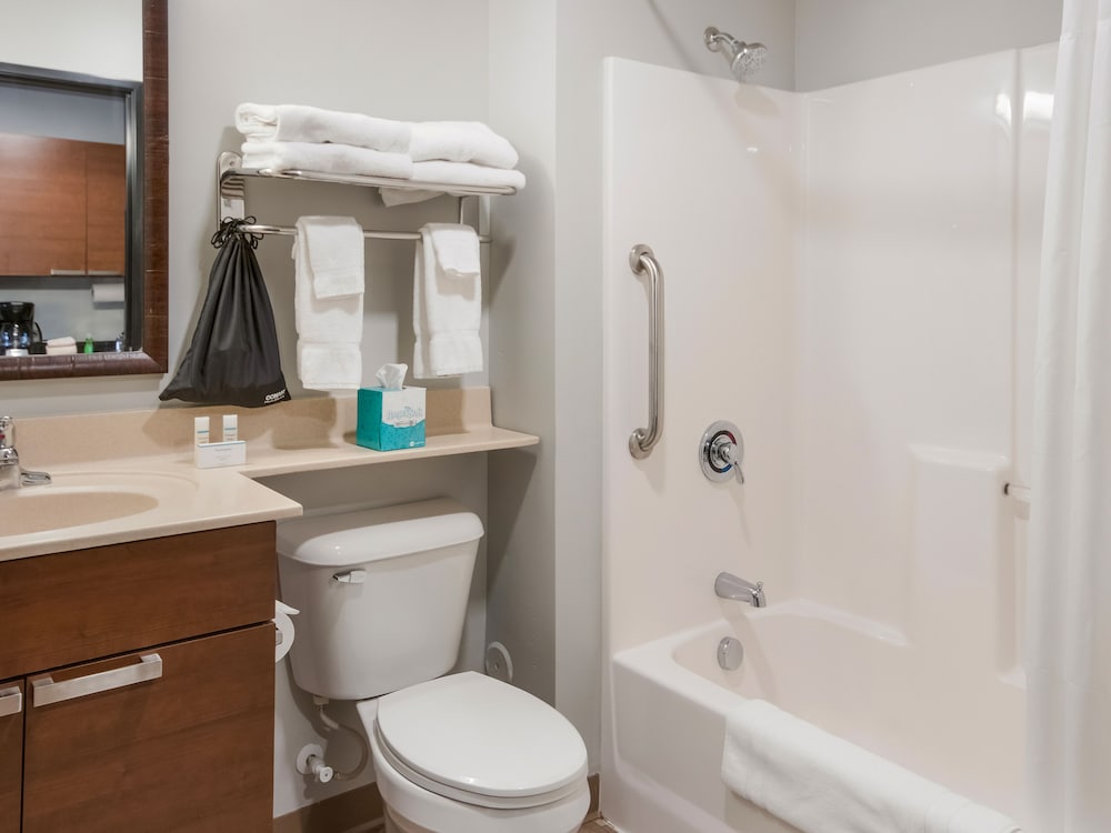 Room, 1 Queen Bed (with Recliner) - Photo 7