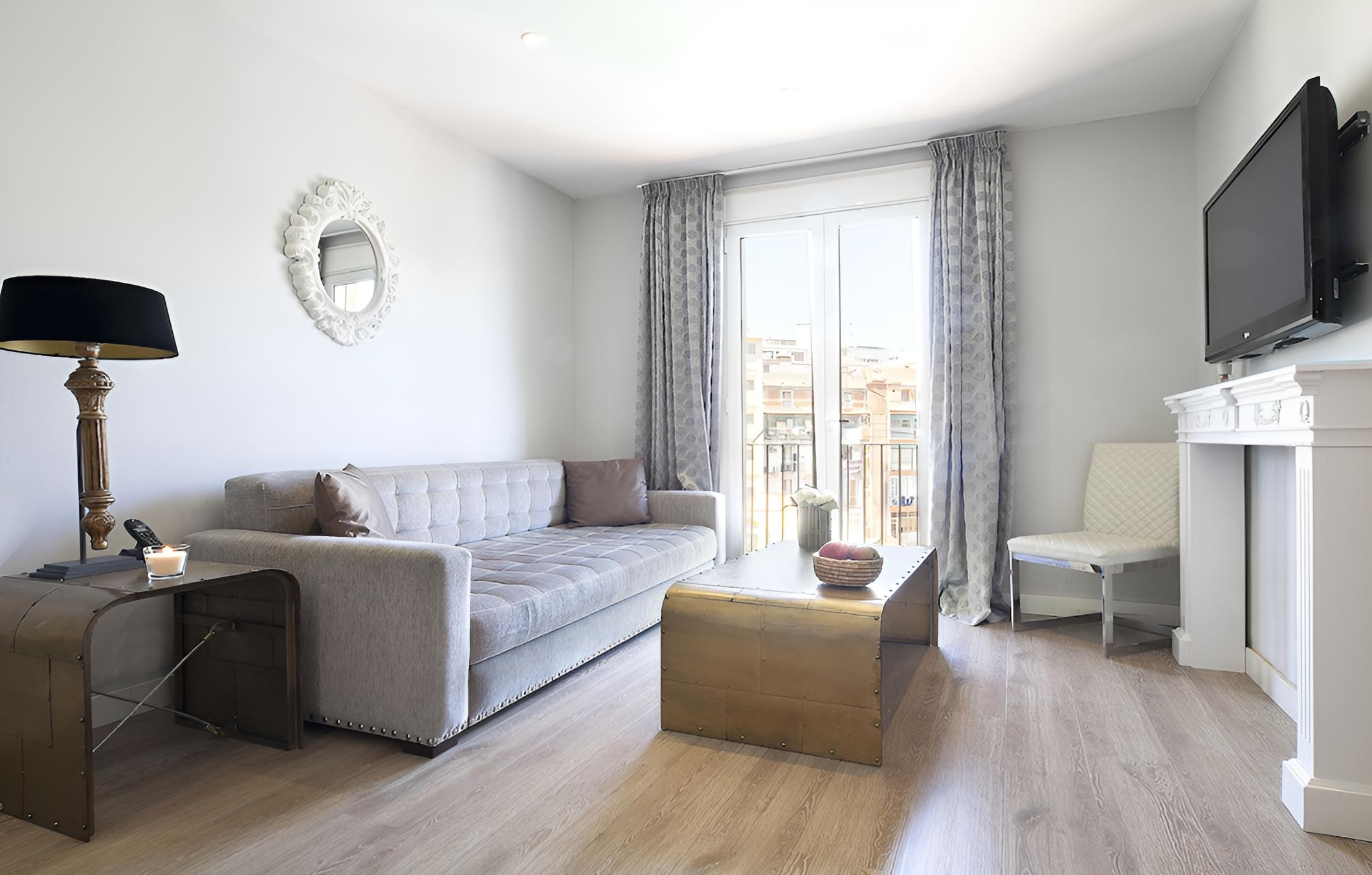 Classic Apartment, 2 Bedrooms photo 3