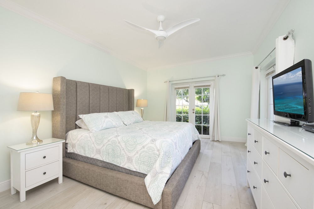 Unit 612 photo 1