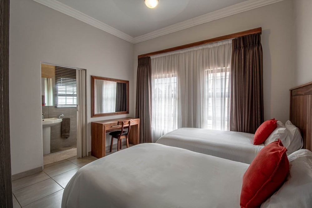 Classic Apartment, 2 Bedrooms, Balcony
