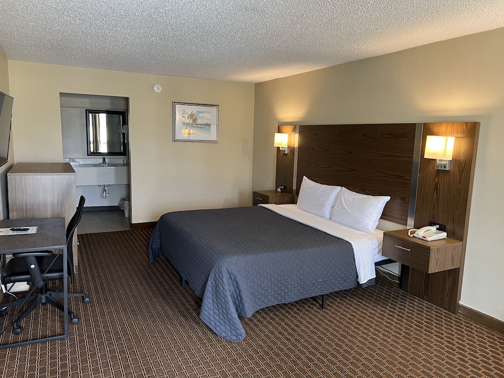 Deluxe Room, 1 King Bed, Non Smoking photo 2