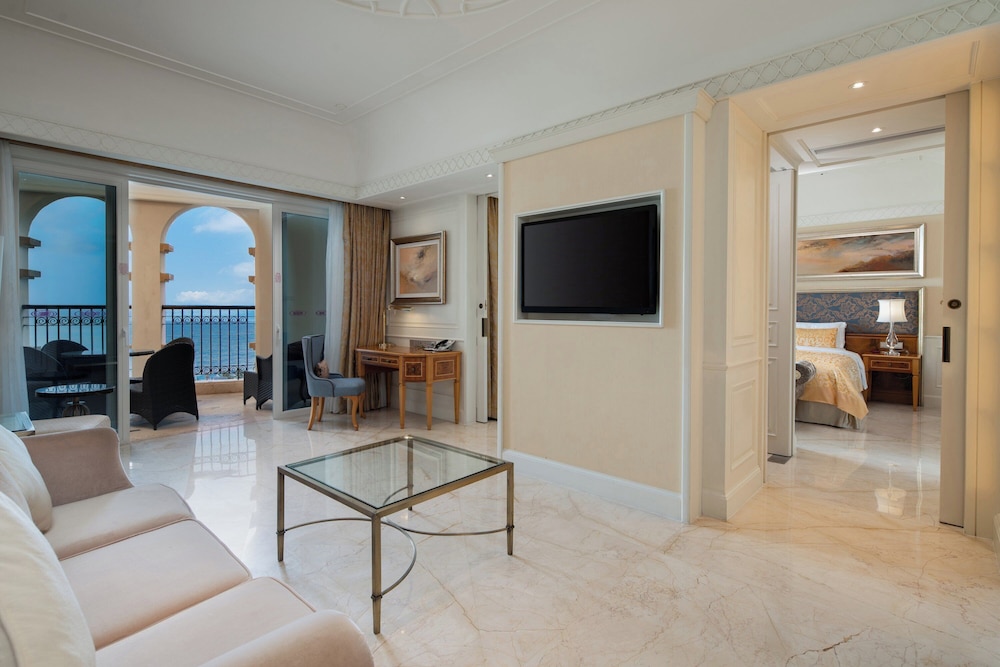 Family Suite, 1 Bedroom, Accessible, Club Lounge Access - Photo 4
